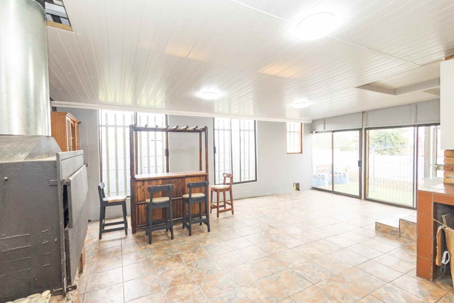 To Let 3 Bedroom Property for Rent in Normandie Western Cape